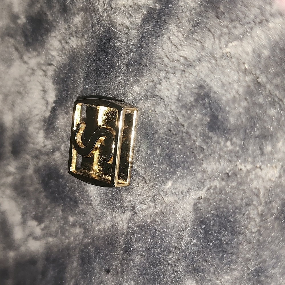 Henri Bendel Gold Purse Letter S Purse Strap Charm 1/2" Size Strap Belt - Picture 4 of 10